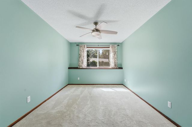 1801 113th Avenue NW 106, Coon Rapids, MN 55433
