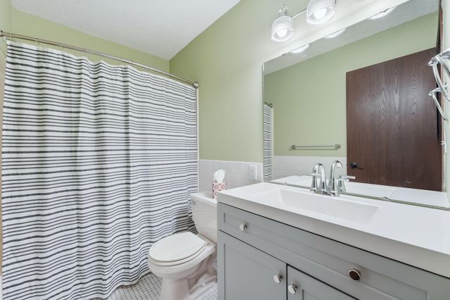1801 113th Avenue NW 106, Coon Rapids, MN 55433