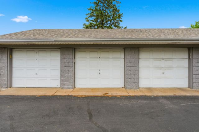 1801 113th Avenue NW 106, Coon Rapids, MN 55433