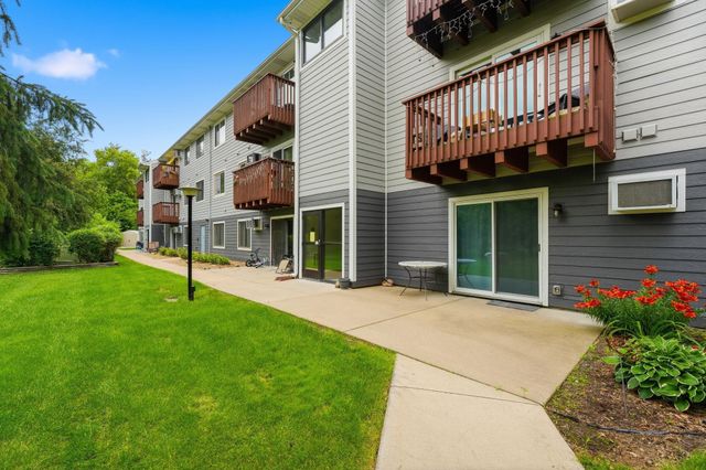 1801 113th Avenue NW 106, Coon Rapids, MN 55433