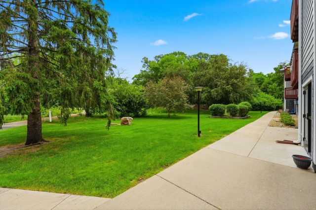 1801 113th Avenue NW 106, Coon Rapids, MN 55433