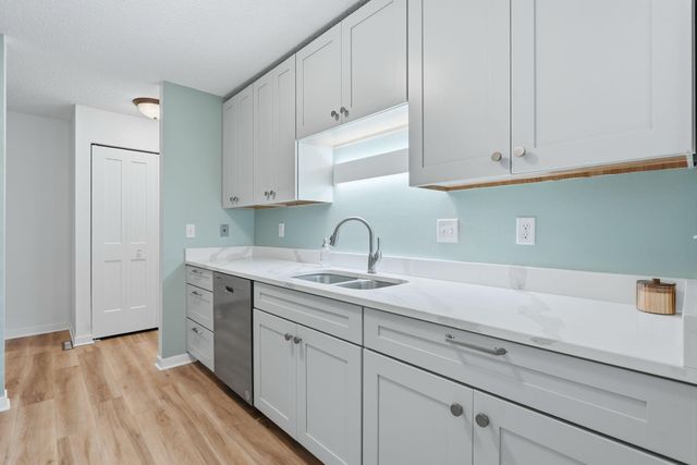 1801 113th Avenue NW 106, Coon Rapids, MN 55433