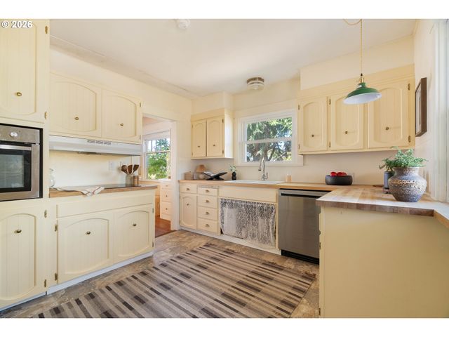 5936 N BURRAGE Ave, Portland, OR 97217