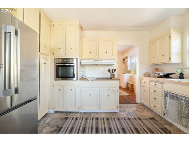5936 N BURRAGE Ave, Portland, OR 97217