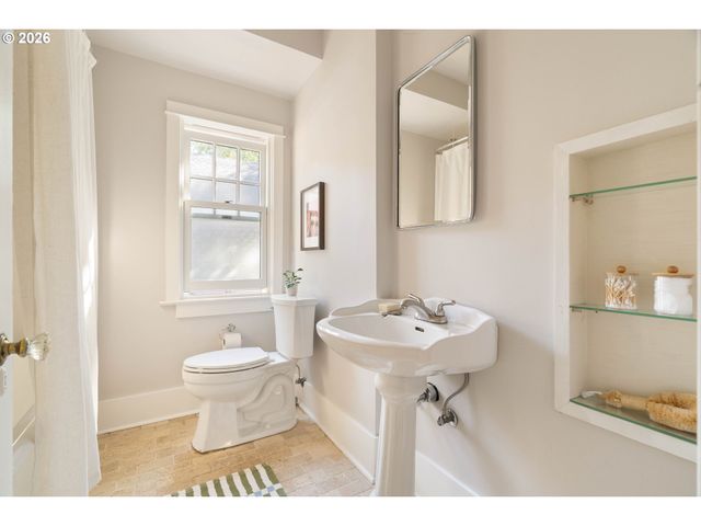 5936 N BURRAGE Ave, Portland, OR 97217