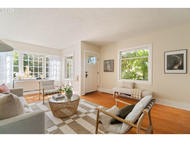 5936 N BURRAGE Ave, Portland, OR 97217
