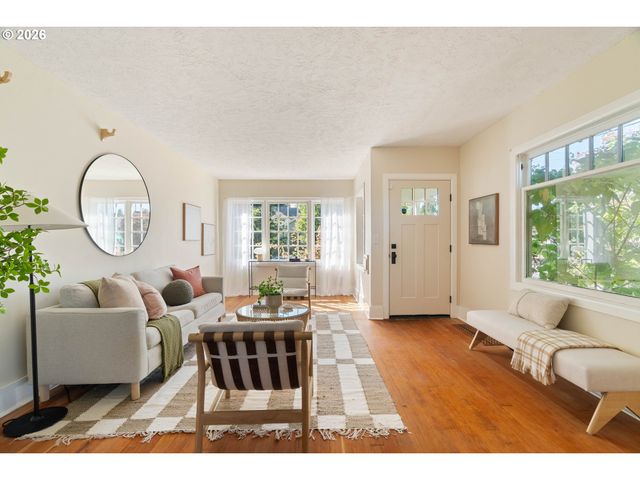 5936 N BURRAGE Ave, Portland, OR 97217
