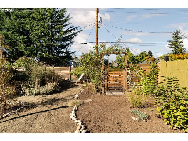 5936 N BURRAGE Ave, Portland, OR 97217
