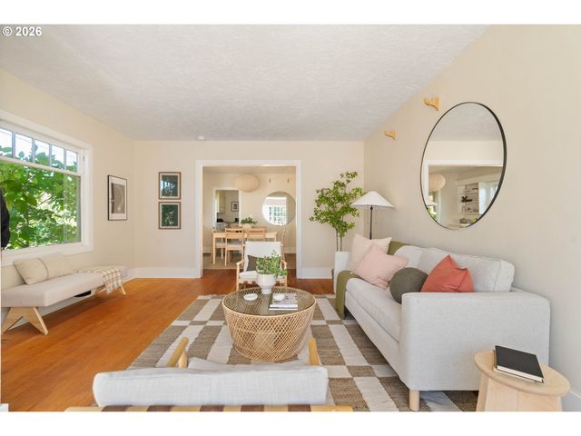 5936 N BURRAGE Ave, Portland, OR 97217
