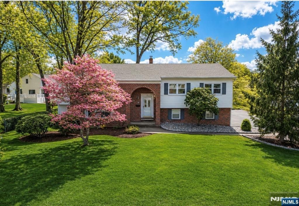 274 Seton Hall Drive, Paramus, NJ 07652