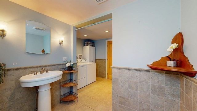 3 Fairview Ave, Natick, MA 01760