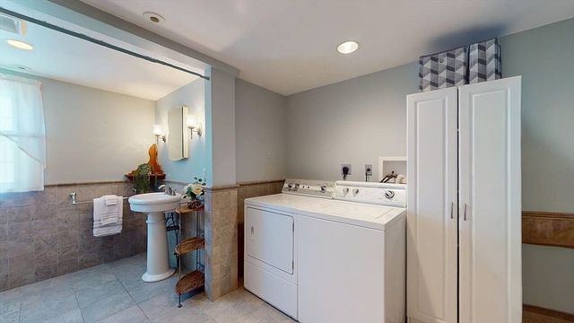 3 Fairview Ave, Natick, MA 01760