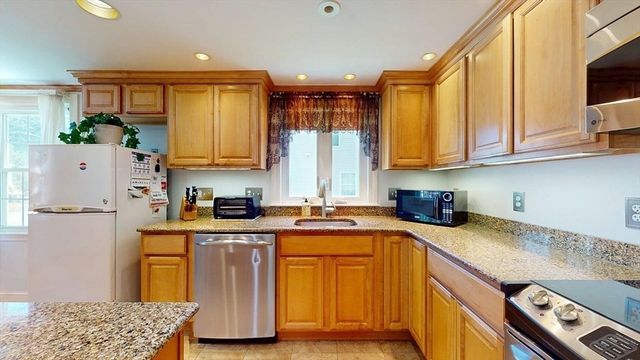 3 Fairview Ave, Natick, MA 01760