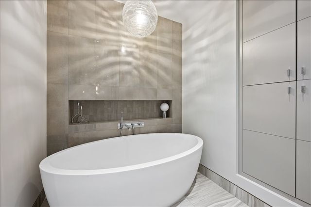 180 E Pearson Street 5602, Chicago, IL 60611