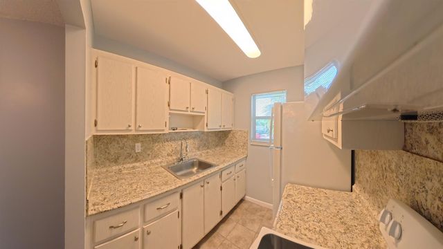 2301 SE 4th Street 12, Boynton Beach, FL 33435