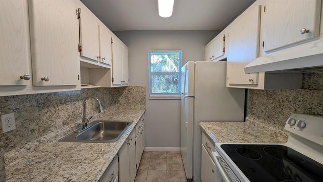 2301 SE 4th Street 12, Boynton Beach, FL 33435