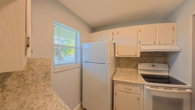 2301 SE 4th Street 12, Boynton Beach, FL 33435