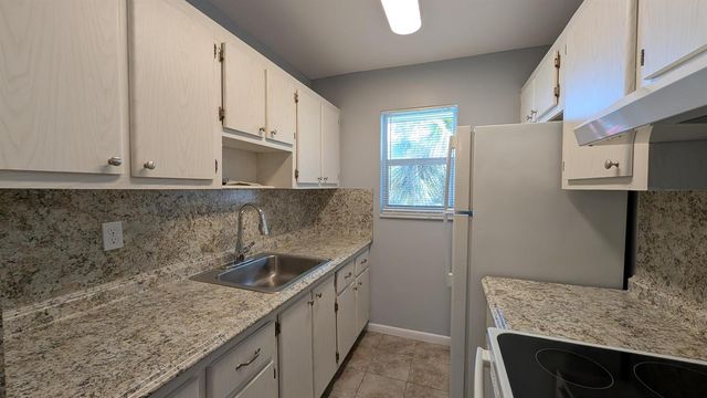 2301 SE 4th Street 12, Boynton Beach, FL 33435