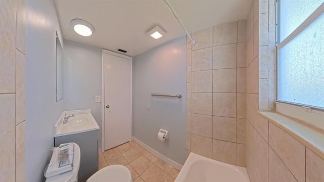 2301 SE 4th Street 12, Boynton Beach, FL 33435