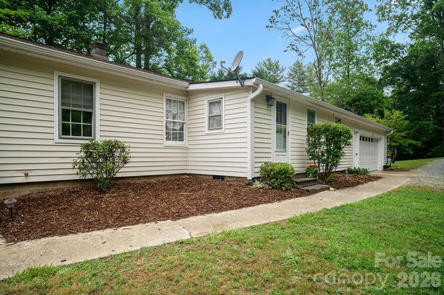 825 Gallimore Road, Flat Rock, NC 28731