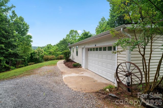 825 Gallimore Road, Flat Rock, NC 28731
