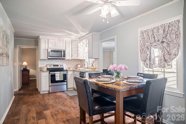 825 Gallimore Road, Flat Rock, NC 28731
