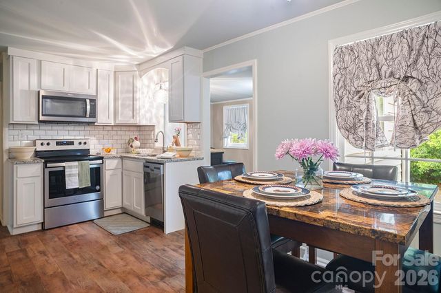 825 Gallimore Road, Flat Rock, NC 28731