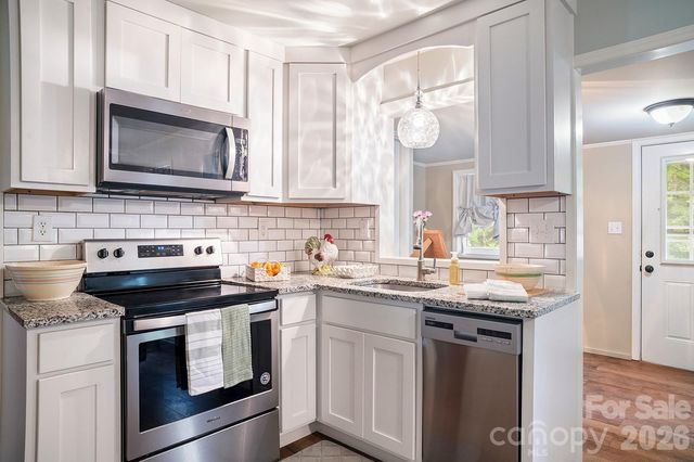825 Gallimore Road, Flat Rock, NC 28731