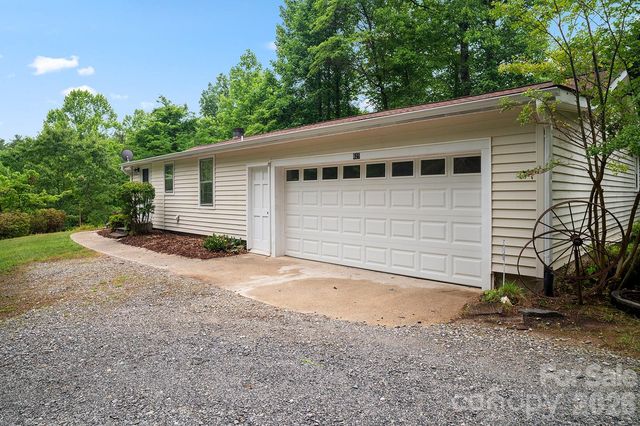 825 Gallimore Road, Flat Rock, NC 28731