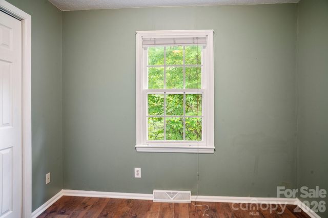 825 Gallimore Road, Flat Rock, NC 28731