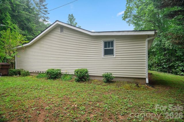 825 Gallimore Road, Flat Rock, NC 28731