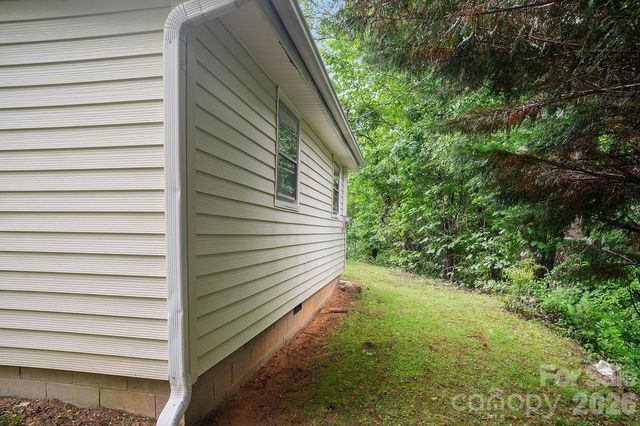 825 Gallimore Road, Flat Rock, NC 28731