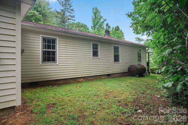 825 Gallimore Road, Flat Rock, NC 28731