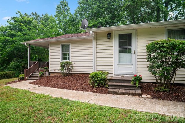 825 Gallimore Road, Flat Rock, NC 28731