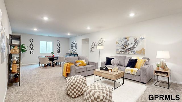 11917 S 114th Avenue, Papillion, NE 68046