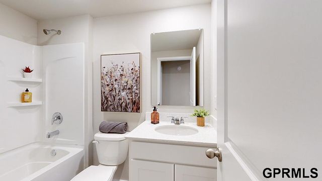 11917 S 114th Avenue, Papillion, NE 68046