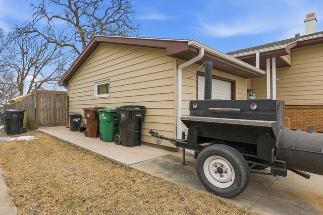 106 S East Street, Prairie City, IA 50228