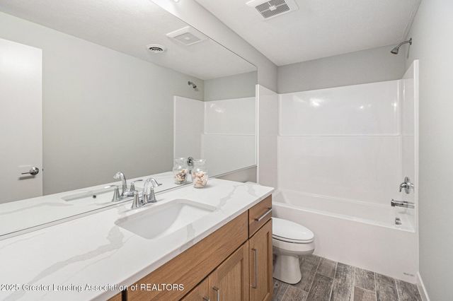 16925 Willowbrook Drive, Haslett, MI 48840