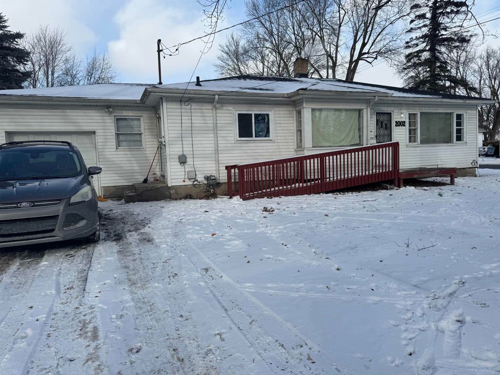 2002 Marquette Street, Saginaw, MI 48602