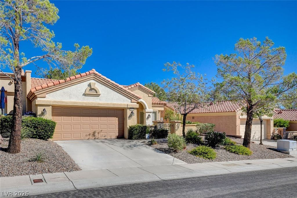 10406 Cogswell Avenue, Las Vegas, NV 89134 — photo 2
