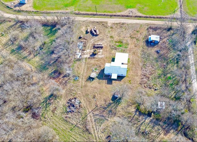 5194 County Road 15200, Deport, TX 75435