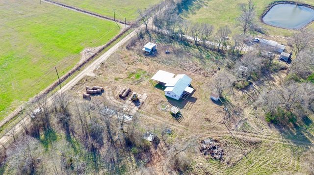 5194 County Road 15200, Deport, TX 75435