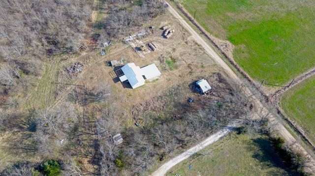 5194 County Road 15200, Deport, TX 75435