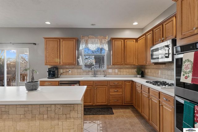 5602 S 161 Street, Omaha, NE 68135