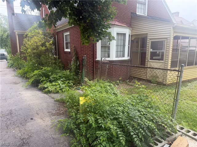 428 W Midlothian Boulevard, Youngstown, OH 44511