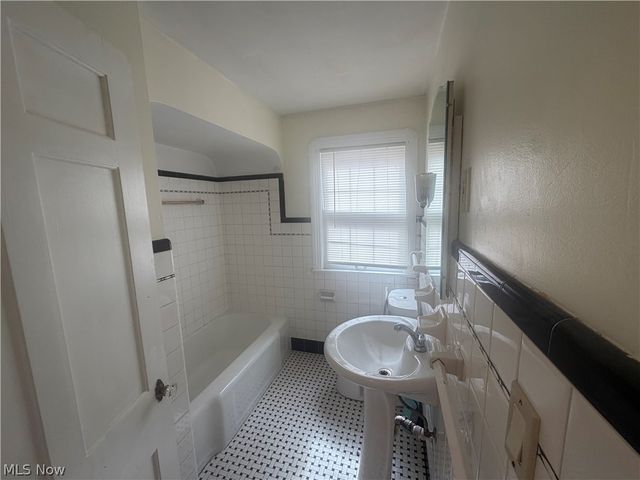 428 W Midlothian Boulevard, Youngstown, OH 44511