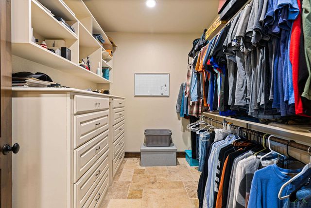 989 Mustang Dr., Longview, TX 75605