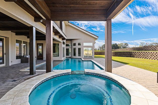 989 Mustang Dr., Longview, TX 75605