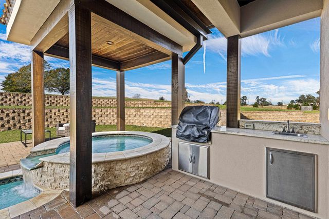 989 Mustang Dr., Longview, TX 75605