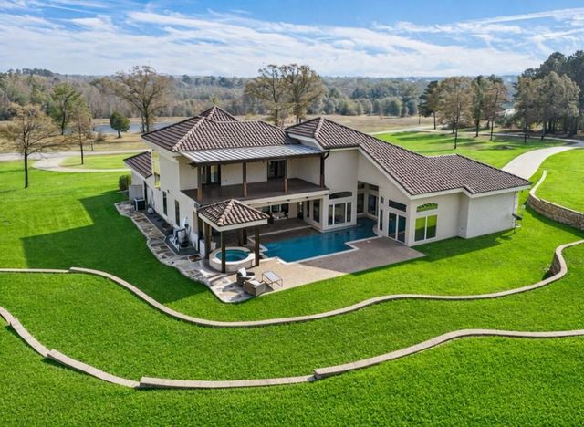 989 Mustang Dr., Longview, TX 75605